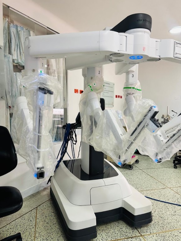 Robot da vinci en Bogotá - Clínica Shaio - Dr. Felipe Bernal, cirujano bariátrico 2