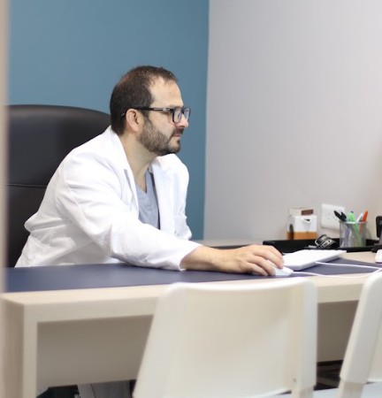 Grupo para bajar de peso Hazlo PRO - Cirujano bariátrico de Bogotá Felipe Bernal en consulta