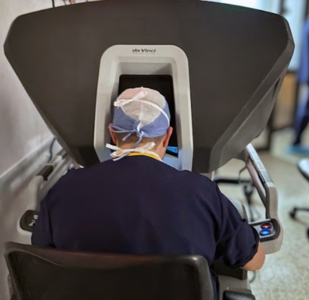 Sistema robótico Da Vinci - Cirugía bariátrica robótica en Bogotá - Dr. Felipe Bernal