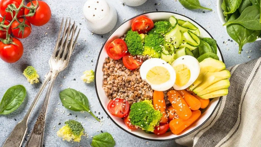 5 tips para evitar la reganancia de peso después de la cirugía bariátrica y mantener tus resultados -comida saludable - Dr Felipe Bernal